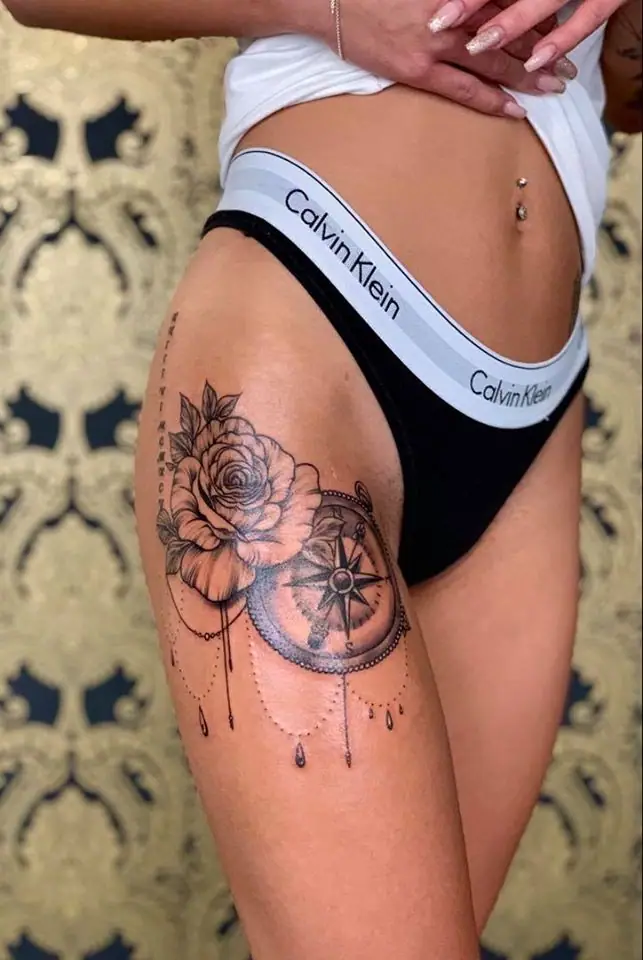 Rose & Compass Chandelier — Dotwork Tattoo von Elisabeth Gerendai, V Tattoo & Beauty Art (Aargau, Schweiz)