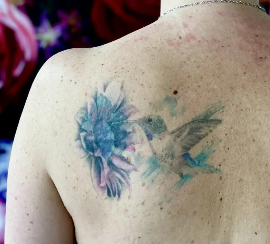 Cover-Up Vorher — Cover Up Kolibri Tattoo – vorher und nachher