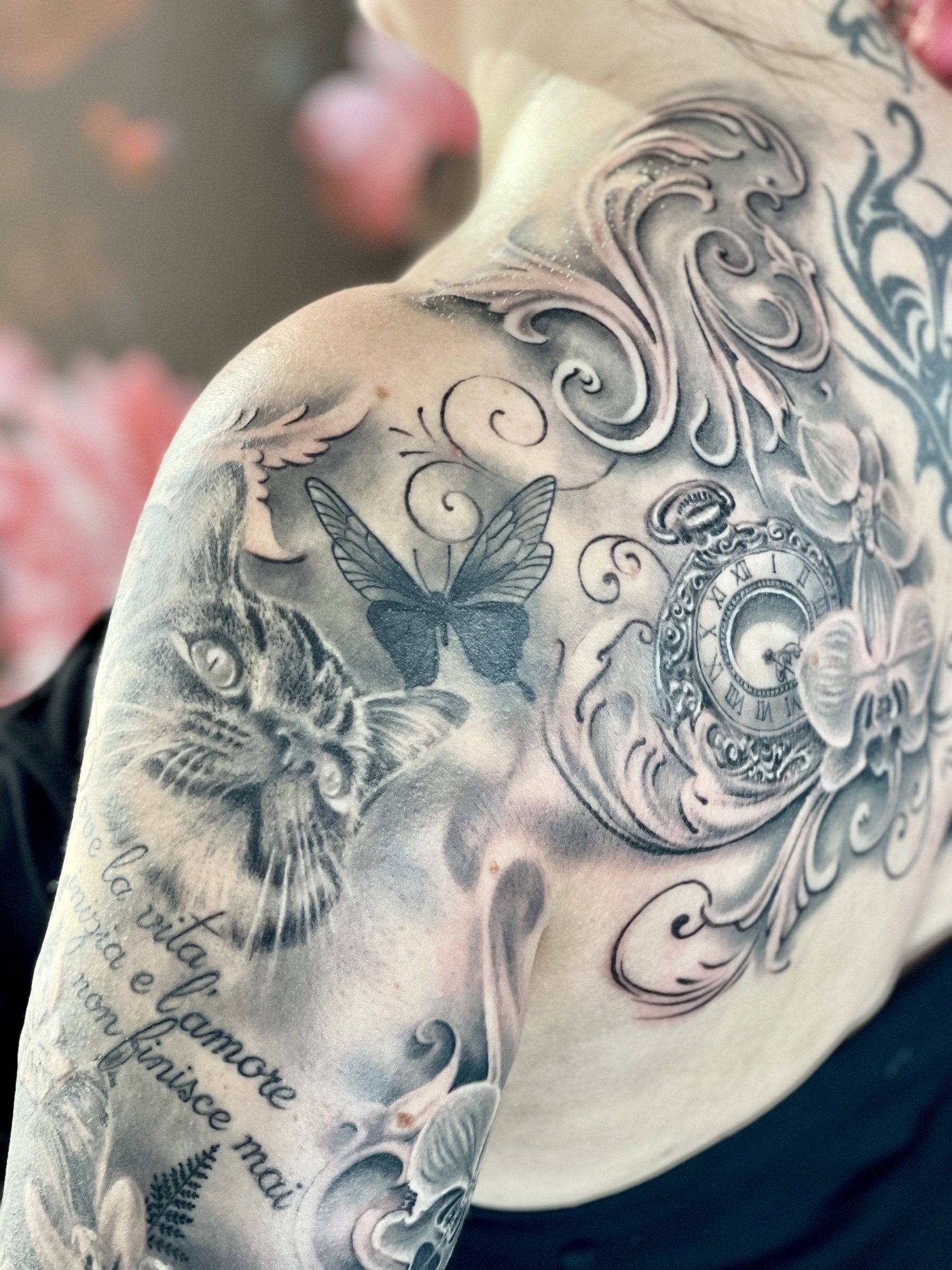Katze Black & Grey — Realistic Tattoo von Elisabeth Gerendai, V Tattoo & Beauty Art (Aargau, Schweiz)