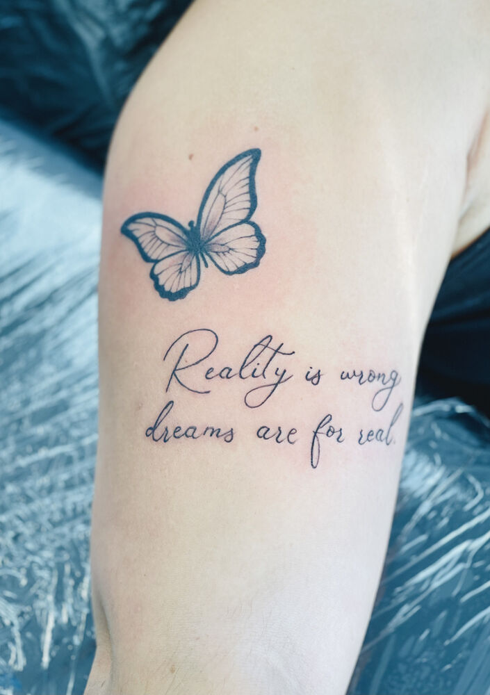 Feminine Lettering — Fine Line / Lettering Tattoo von Elisabeth Gerendai, V Tattoo & Beauty Art (Aargau, Schweiz)