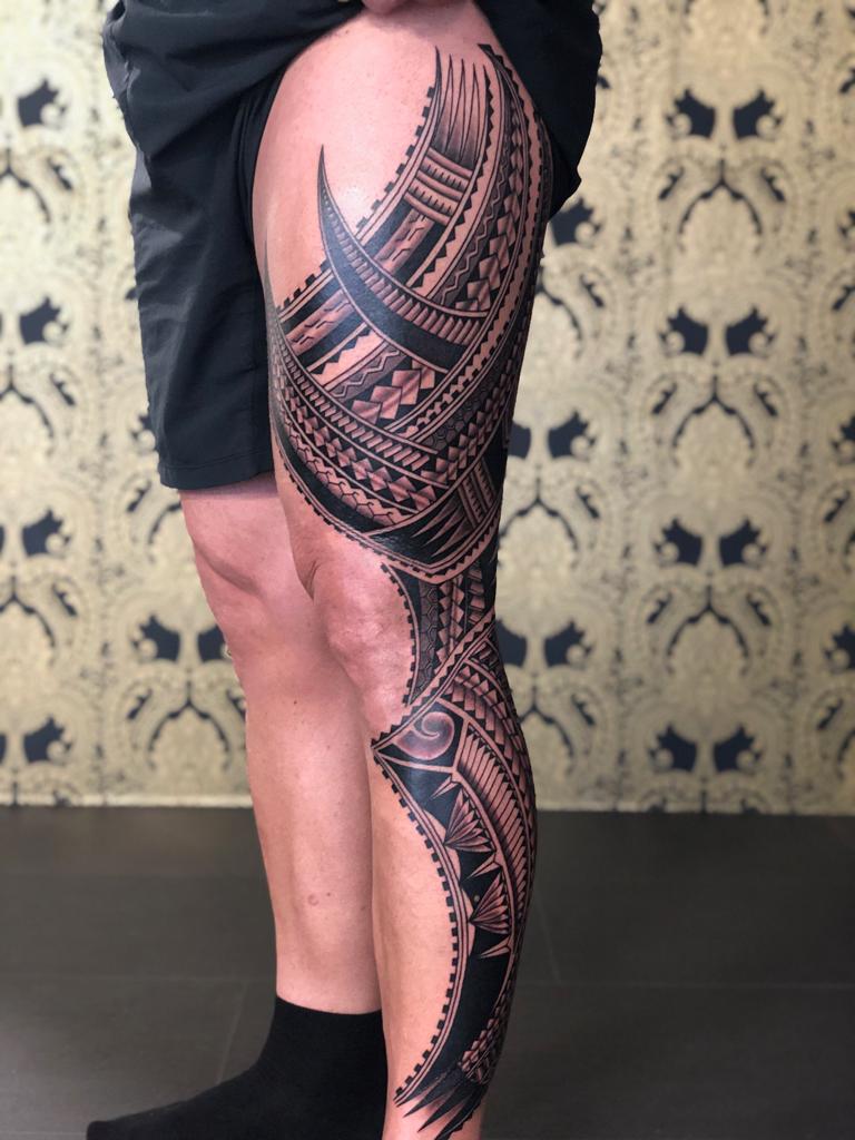 Polynesian Full Leg — Maori Tattoo von Elisabeth Gerendai, V Tattoo & Beauty Art (Aargau, Schweiz)