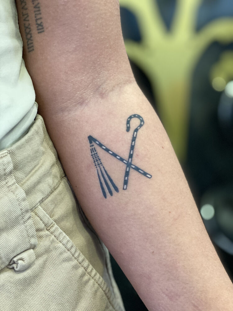 Feminine Miniature — Fine Line / Lettering Tattoo von Elisabeth Gerendai, V Tattoo & Beauty Art (Aargau, Schweiz)