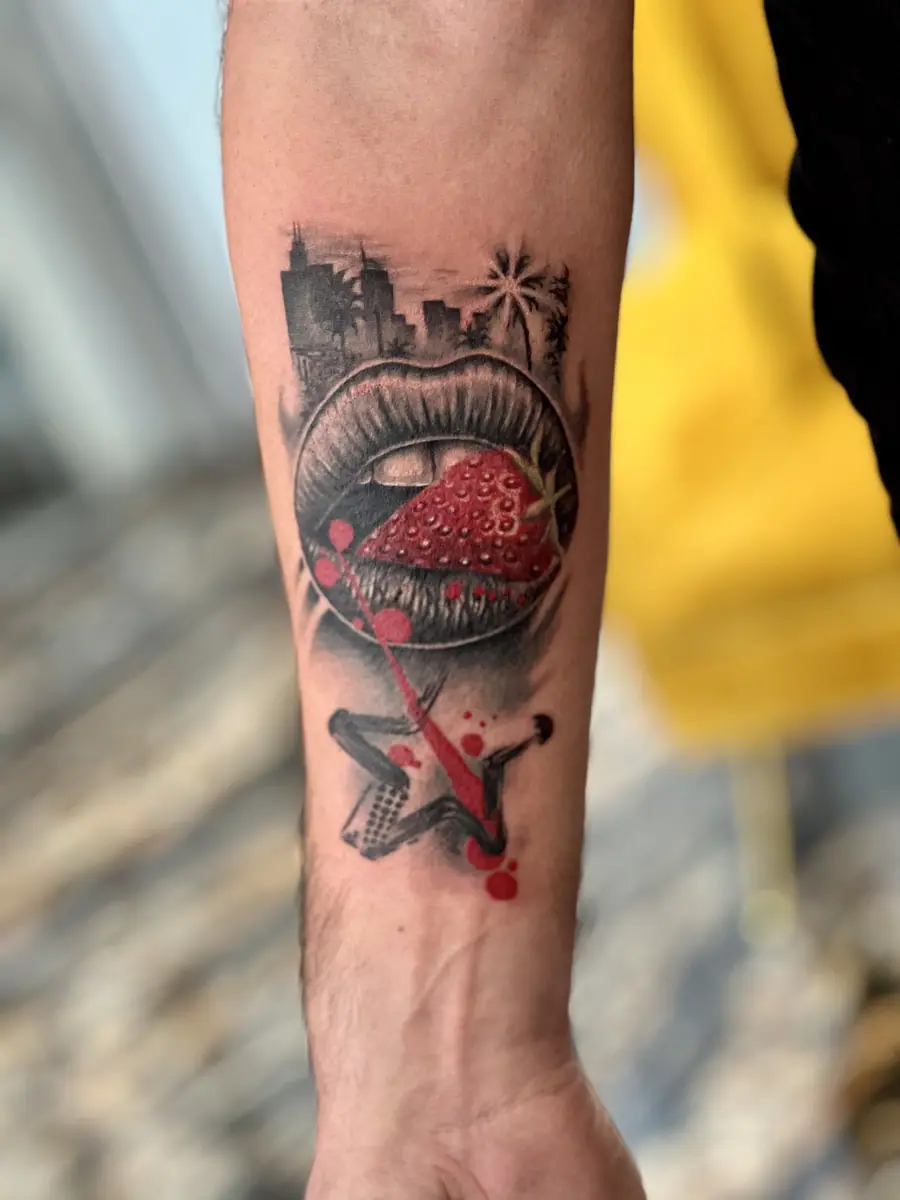 Trash Polka Strawberry — Trash Polka Tattoo von Elisabeth Gerendai, V Tattoo & Beauty Art (Aargau, Schweiz)
