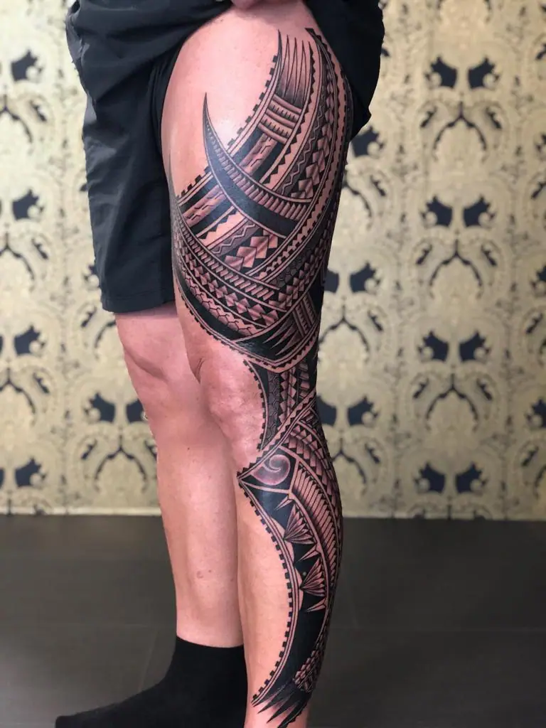 Polynesian Full Leg — Maori Tattoo von Elisabeth Gerendai, V Tattoo & Beauty Art (Aargau, Schweiz)