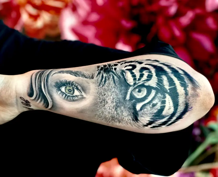 Eye & Tiger — Realistic Tattoo von Elisabeth Gerendai, V Tattoo & Beauty Art (Aargau, Schweiz)