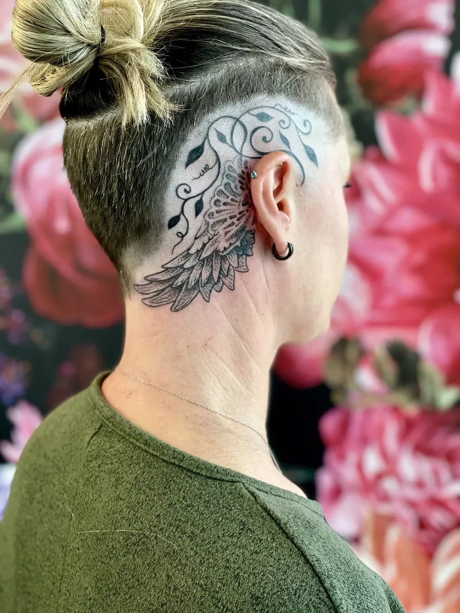 Ornamental Verzierung – Head Tattoo Feminin — Ornamental Tattoo von Elisabeth Gerendai, V Tattoo & Beauty Art (Aargau, Schweiz)