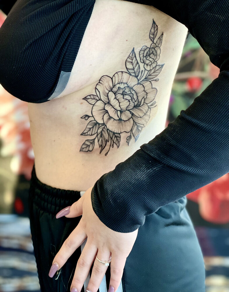 Feminine Dotwork — Dotwork Tattoo von Elisabeth Gerendai, V Tattoo & Beauty Art (Aargau, Schweiz)
