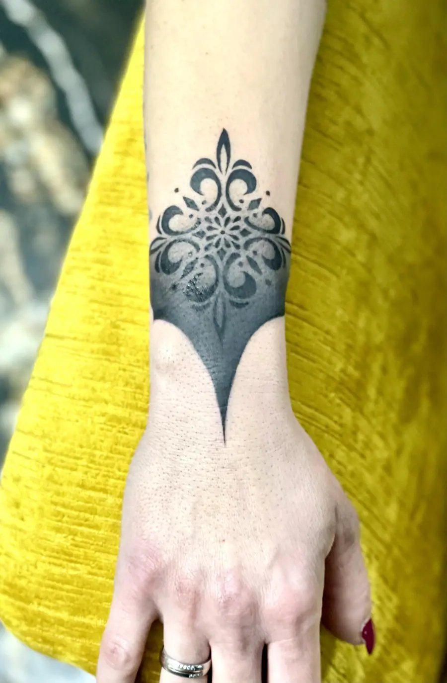 Geometric Feminine — Ornamental Tattoo von Elisabeth Gerendai, V Tattoo & Beauty Art (Aargau, Schweiz)