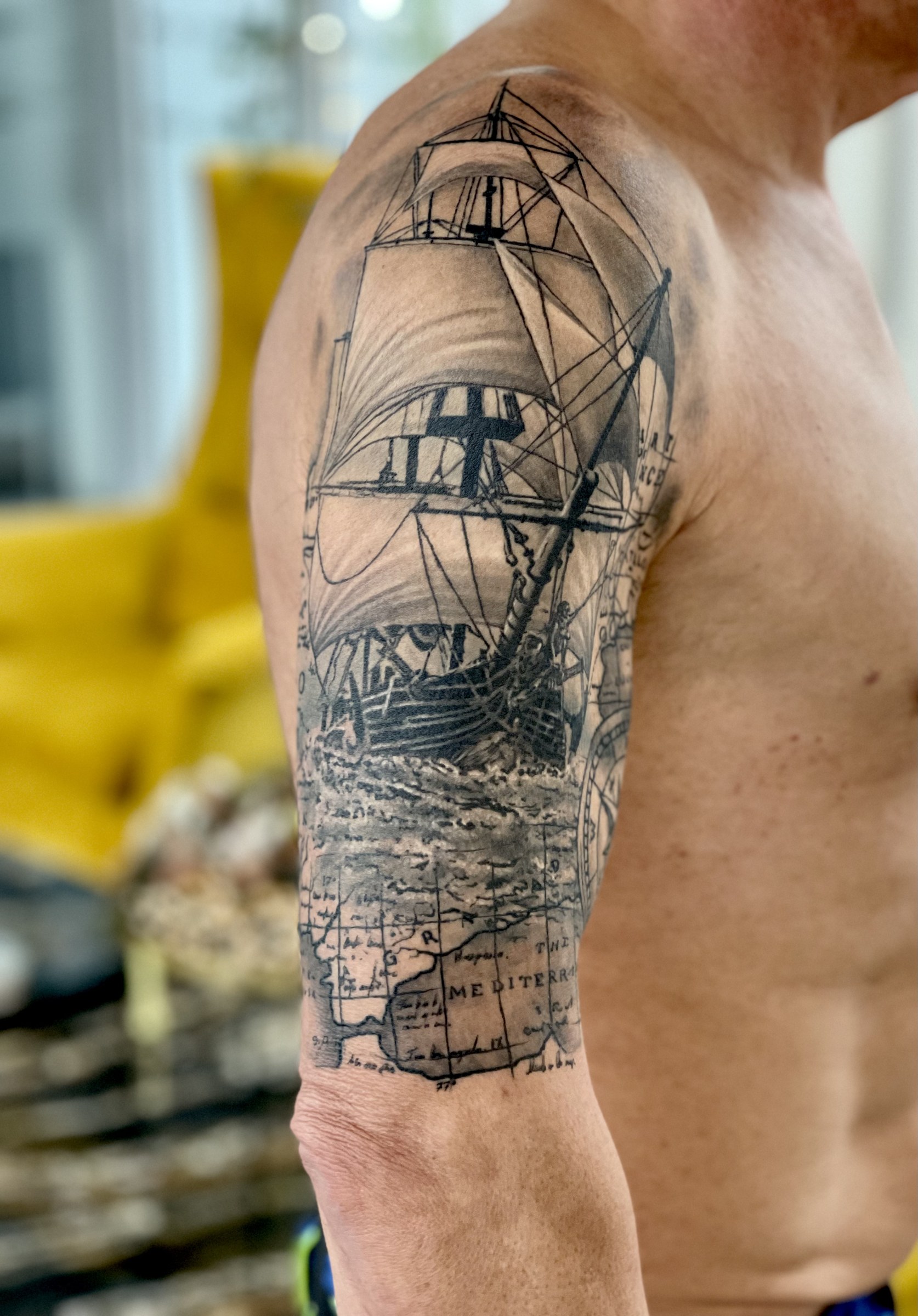 Realistic Schiff — Realistic Tattoo von Elisabeth Gerendai, V Tattoo & Beauty Art (Aargau, Schweiz)