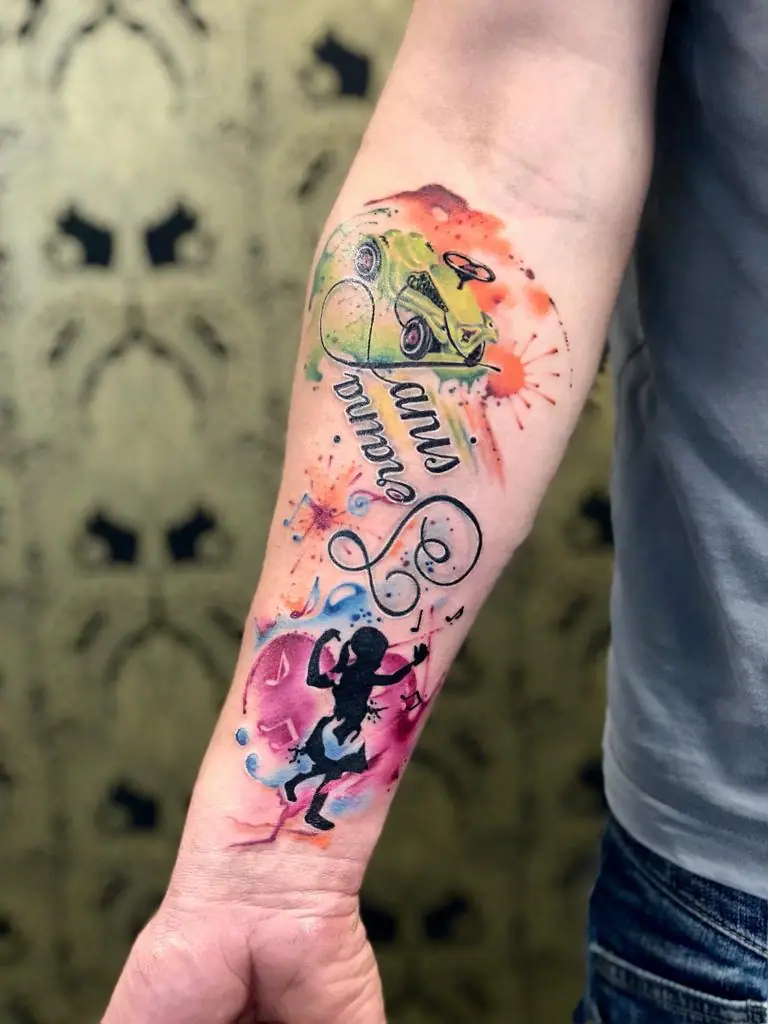 Car & Lettering — Aquarell / Watercolor Tattoo von Elisabeth Gerendai, V Tattoo & Beauty Art (Aargau, Schweiz)