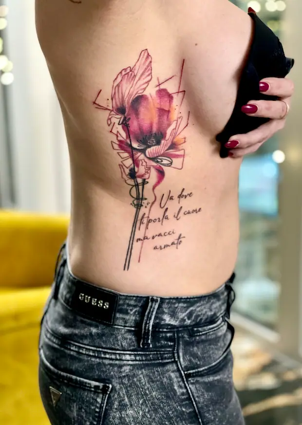 Aquarell Mohnblume mit Schriftzug – V Tattoo & Beauty Art, Wohlen AG