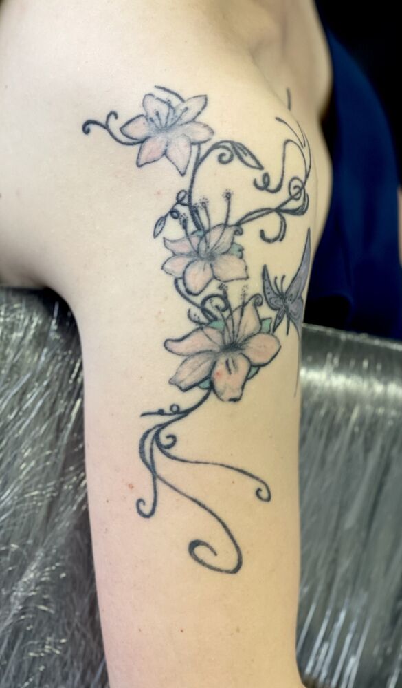 Cover-Up Vorher — Aquarell Cover Up – Nachher, später überarbeitet als Cover Up Tattoo von Elisabeth Gerendai (V Tattoo & Beauty Art)