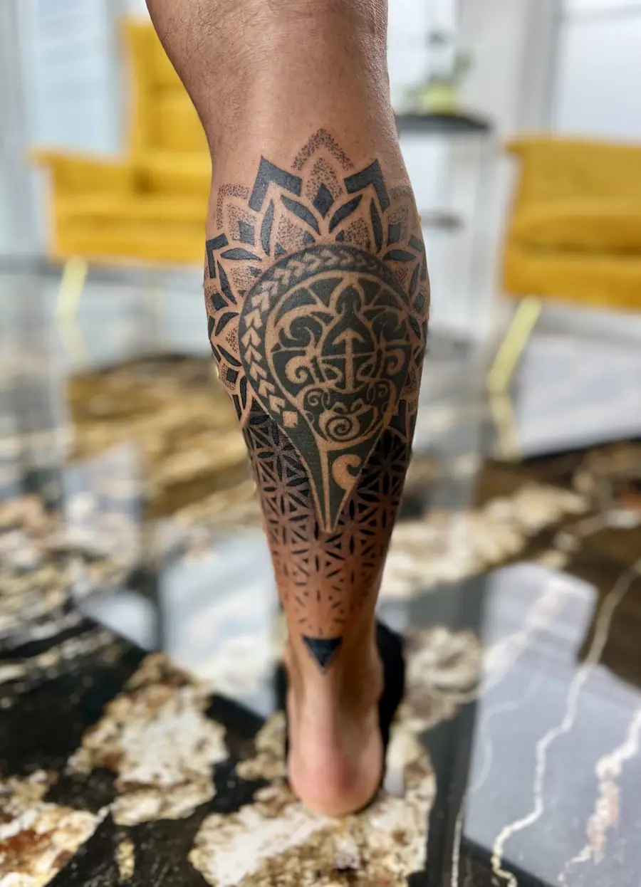 Geometric Bein — Ornamental Tattoo von Elisabeth Gerendai, V Tattoo & Beauty Art (Aargau, Schweiz)