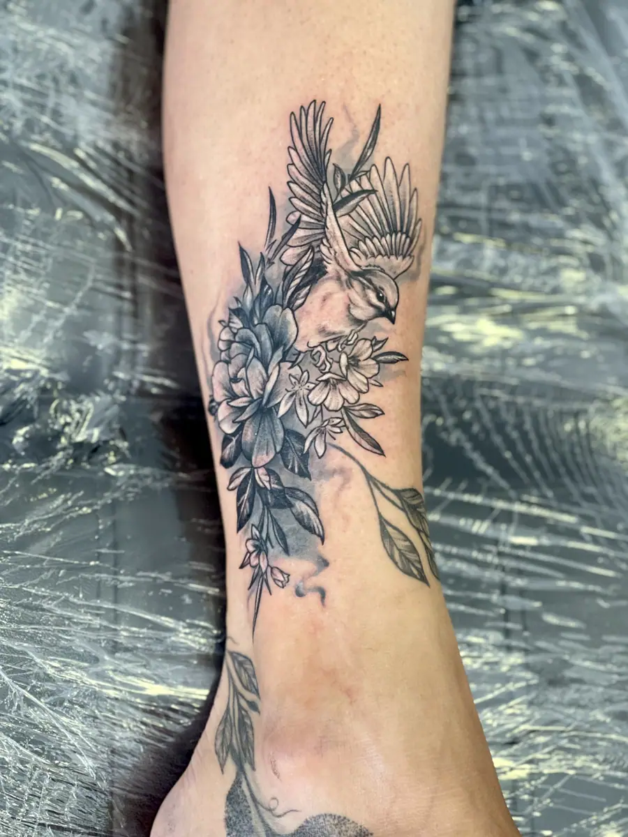 Dotwork Vogel Cover Up – Nachher — Cover Up Tattoo von Elisabeth Gerendai, V Tattoo & Beauty Art (Aargau, Schweiz)