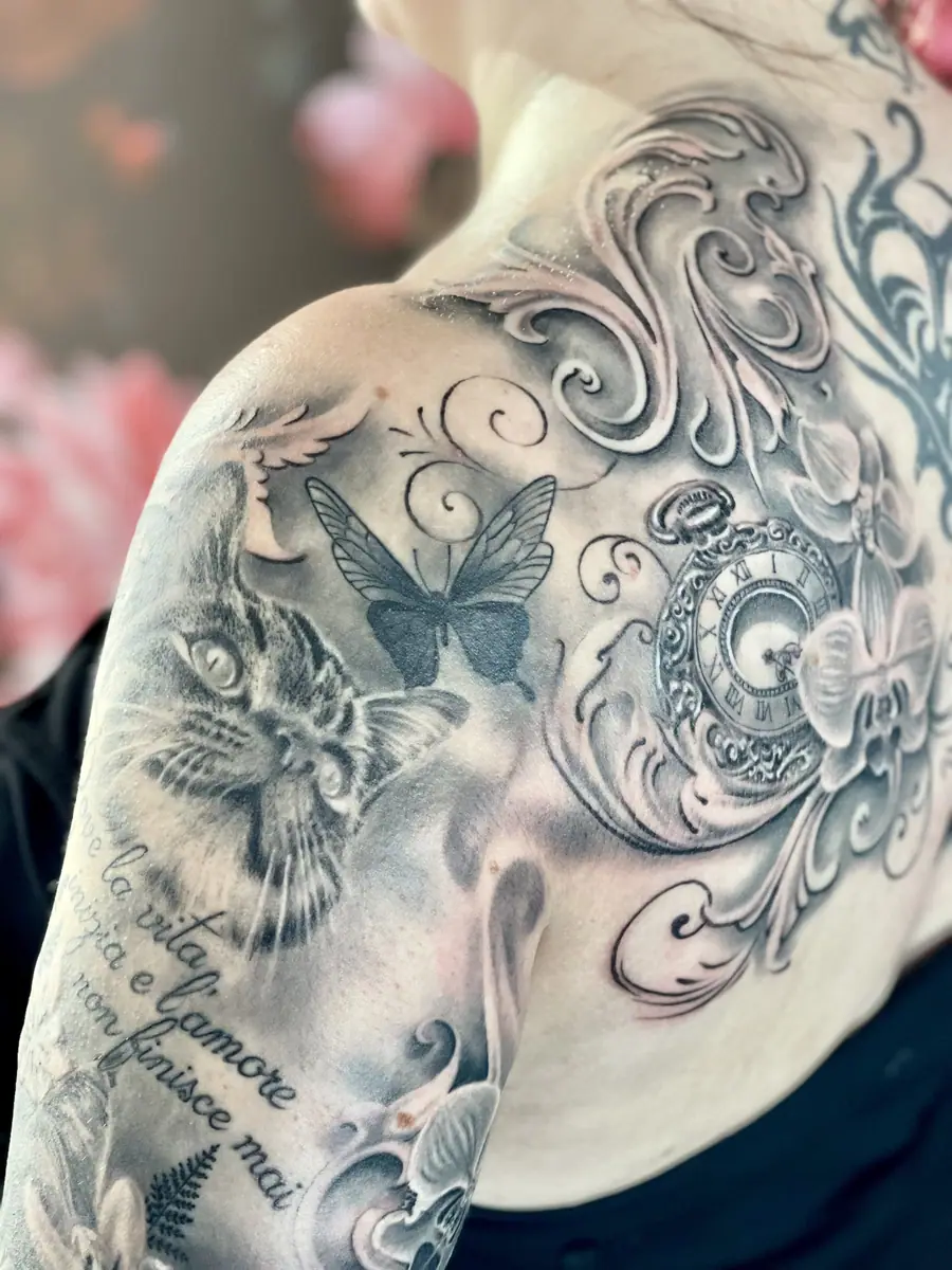 Katze Black & Grey — Realistic Tattoo von Elisabeth Gerendai, V Tattoo & Beauty Art (Aargau, Schweiz)