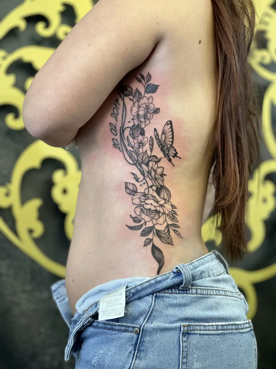 Dotwork Woman — Dotwork Tattoo von Elisabeth Gerendai, V Tattoo & Beauty Art (Aargau, Schweiz)