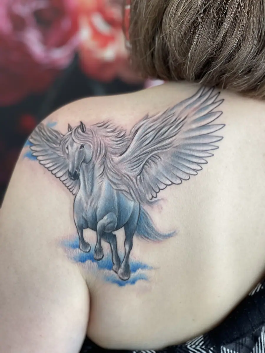 Pegasus Color — Realistic Tattoo von Elisabeth Gerendai, V Tattoo & Beauty Art (Aargau, Schweiz)
