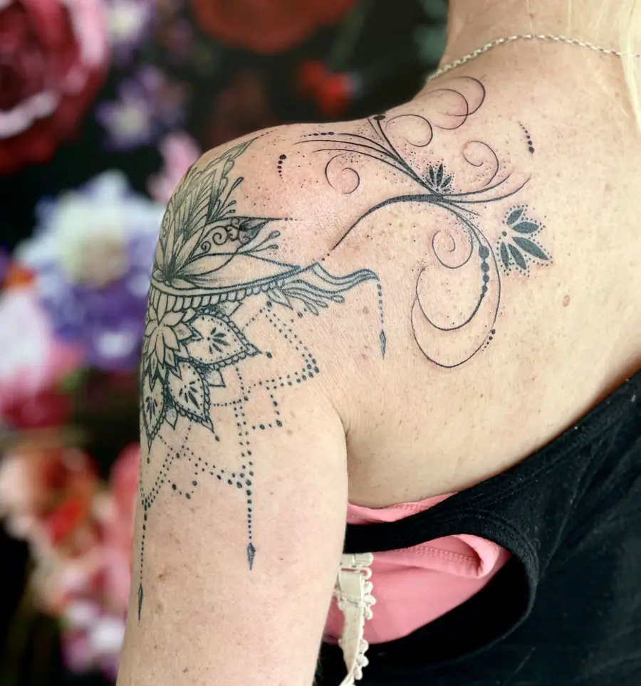 Feminine Mandala — Ornamental Tattoo von Elisabeth Gerendai, V Tattoo & Beauty Art (Aargau, Schweiz)