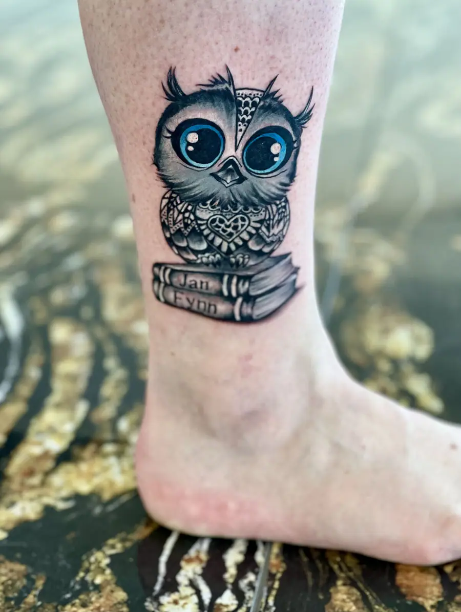Realistische Eule als Cover Up – vorher und nachher – V Tattoo & Beauty Art, Wohlen AG