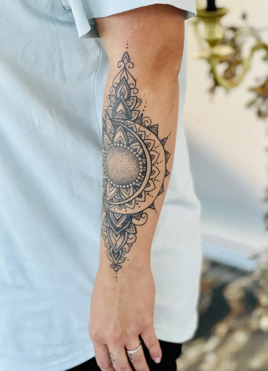 Mandala Geometry — Ornamental Tattoo von Elisabeth Gerendai, V Tattoo & Beauty Art (Aargau, Schweiz)
