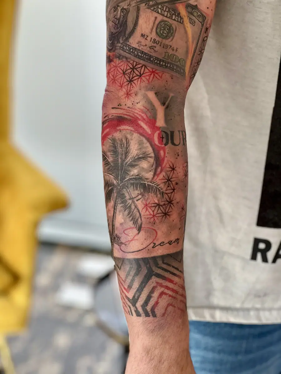 Trash Polka Arm-Tattoo in Rot und Schwarz mit Realismus und grafischen Elementen, Tattoo-Atelier V Tattoo & Beauty Art in Wohlen AG
