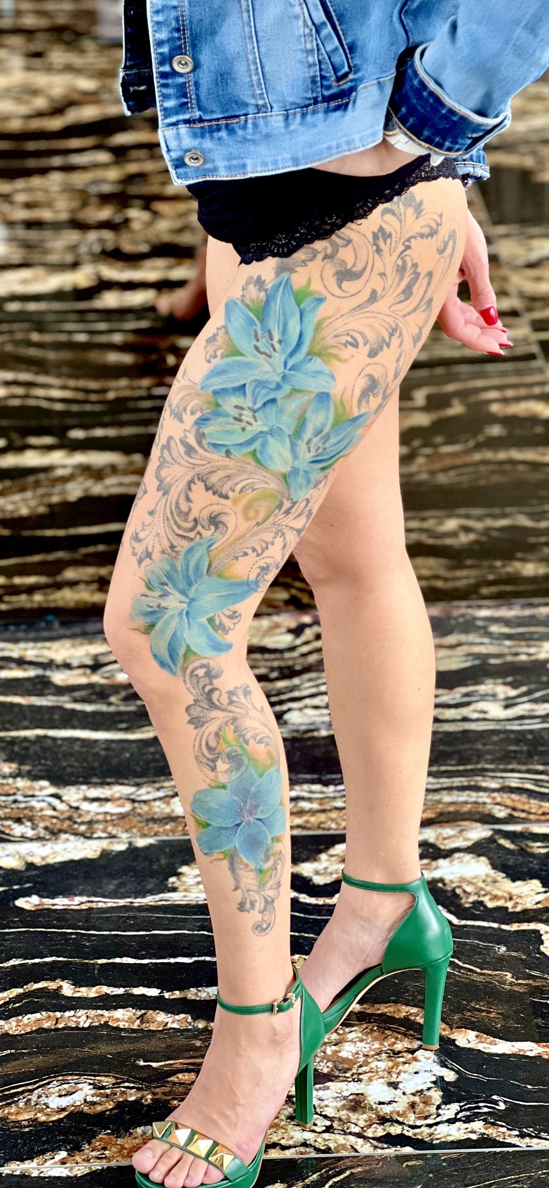 Ornament Floral Color — Realistic Tattoo von Elisabeth Gerendai, V Tattoo & Beauty Art (Aargau, Schweiz)