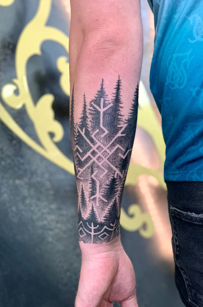 Celtic Forest — Dotwork Tattoo von Elisabeth Gerendai, V Tattoo & Beauty Art (Aargau, Schweiz)