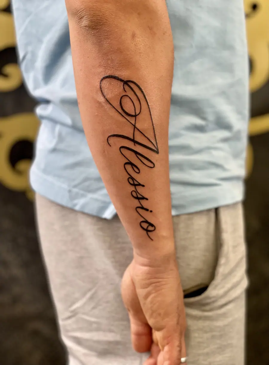 Lettering Statement — Fine Line / Lettering Tattoo von Elisabeth Gerendai, V Tattoo & Beauty Art (Aargau, Schweiz)