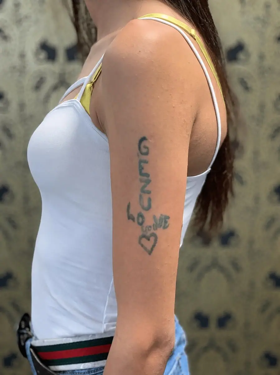 Cover-Up Vorher — Aquarell Feder Cover Up – Nachher, später überarbeitet als Cover Up Tattoo von Elisabeth Gerendai (V Tattoo & Beauty Art)