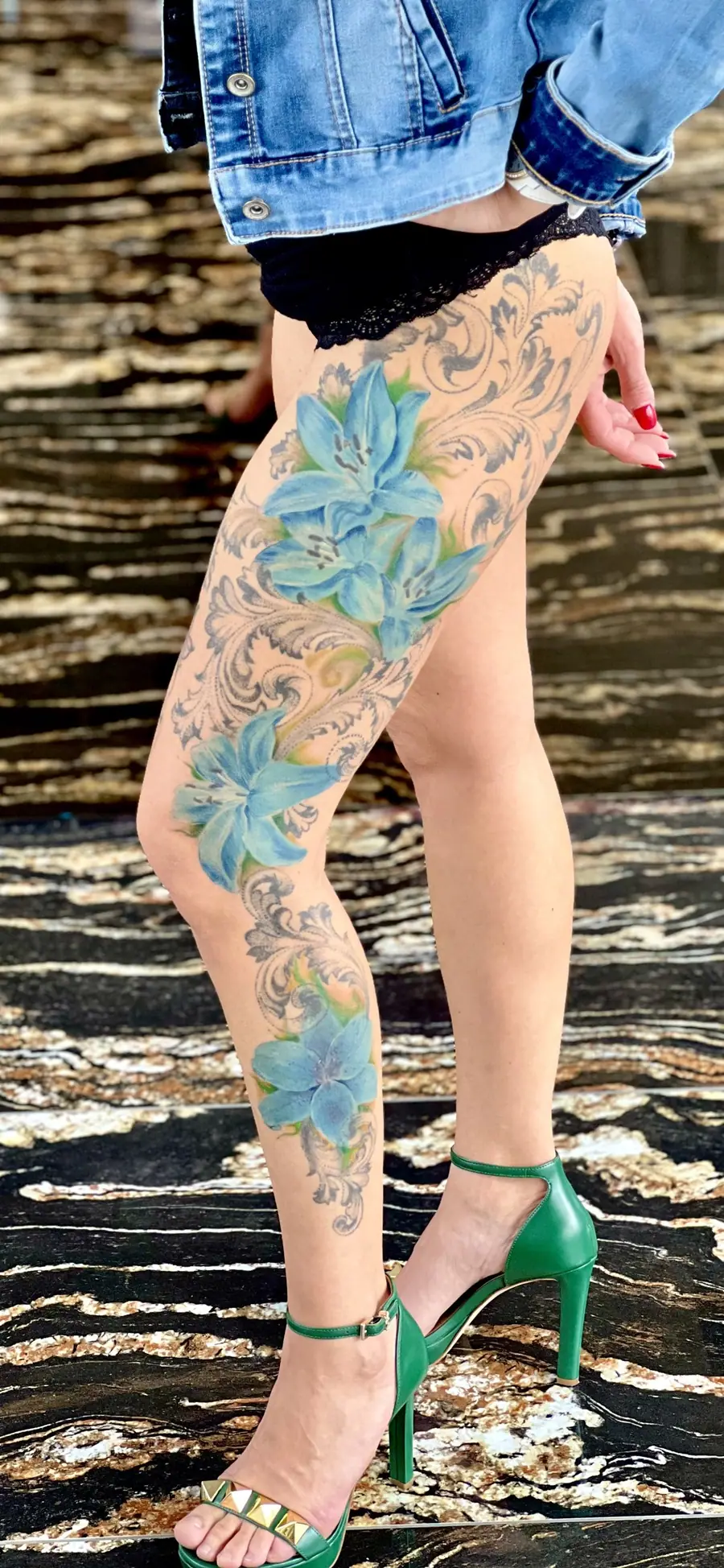 Ornament Floral Color — Realistic Tattoo von Elisabeth Gerendai, V Tattoo & Beauty Art (Aargau, Schweiz)