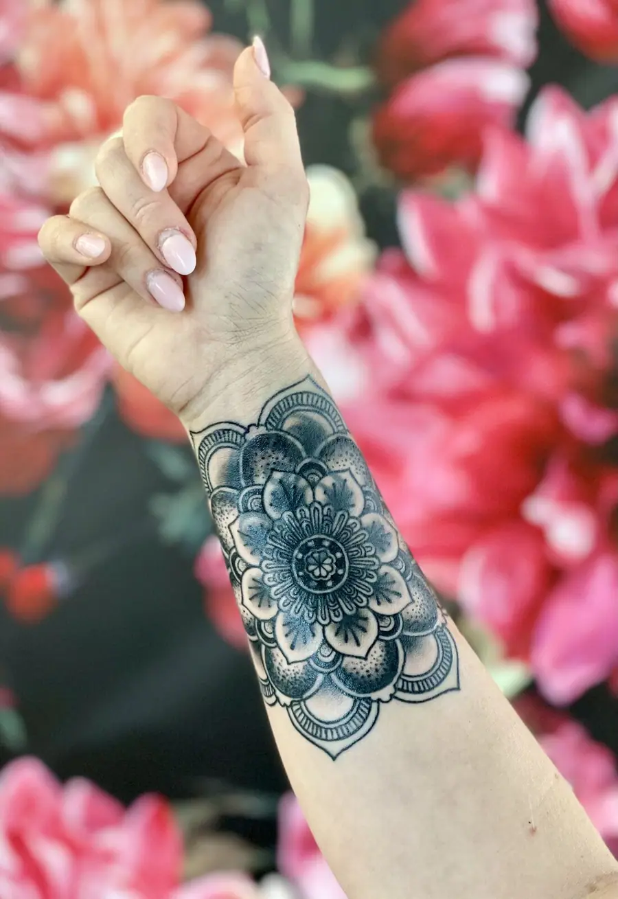 Ornamentales Mandala als Cover Up – vorher und nachher – V Tattoo & Beauty Art, Wohlen AG
