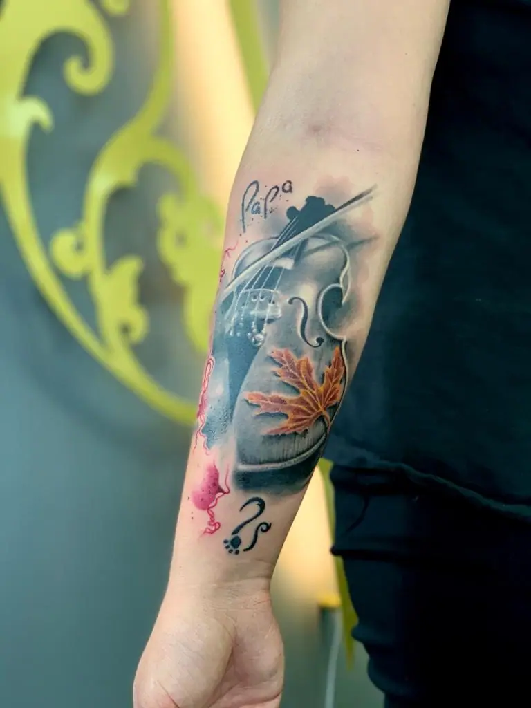 Papa's Violin — Realistic Tattoo von Elisabeth Gerendai, V Tattoo & Beauty Art (Aargau, Schweiz)