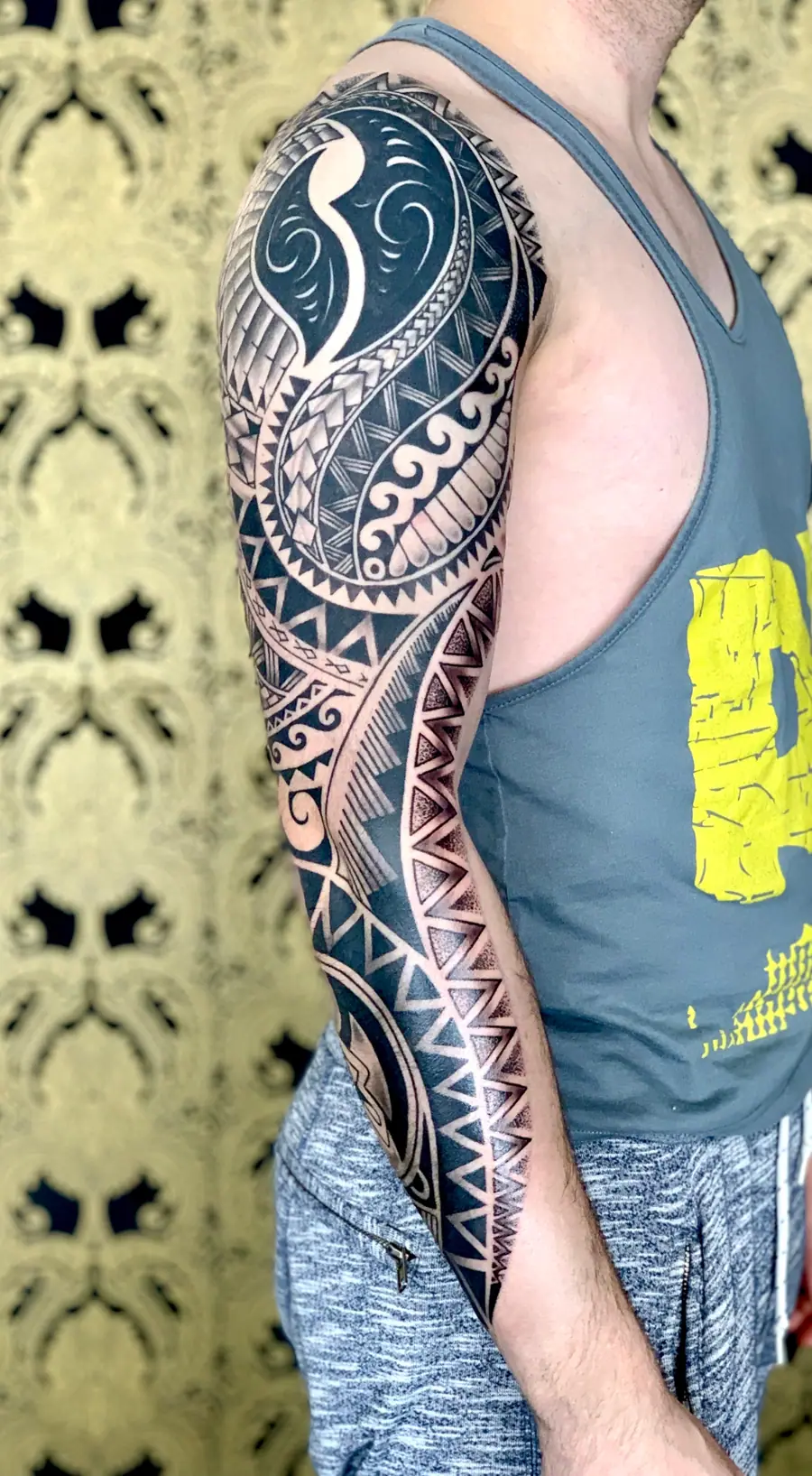 Maori Full Sleeve mit polynesischen Mustern – V Tattoo & Beauty Art, Wohlen AG