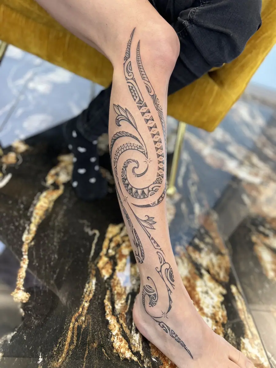 Polynesisches Tattoo für Frauen – V Tattoo & Beauty Art, Wohlen AG