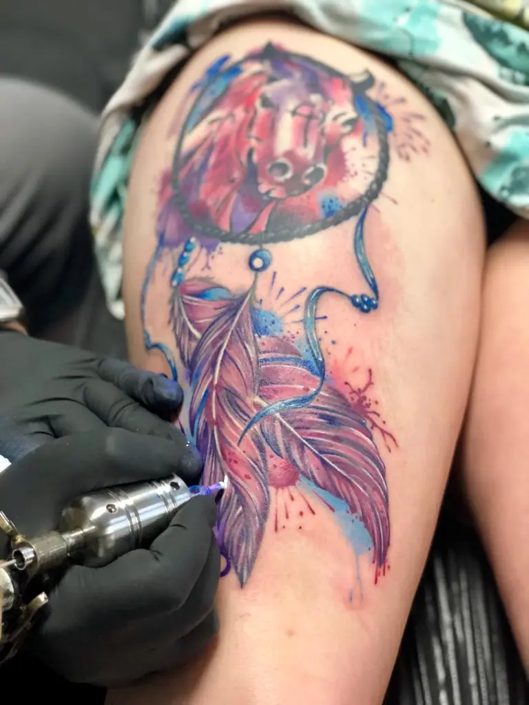 Aquarell Tattoo Pferd mit Traumfänger – V Tattoo & Beauty Art, Wohlen AG