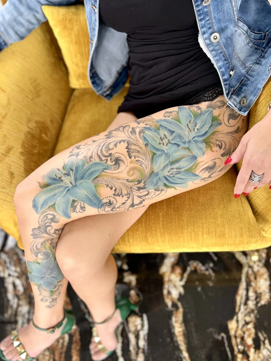 Ornament Floral — Realistic Tattoo von Elisabeth Gerendai, V Tattoo & Beauty Art (Aargau, Schweiz)